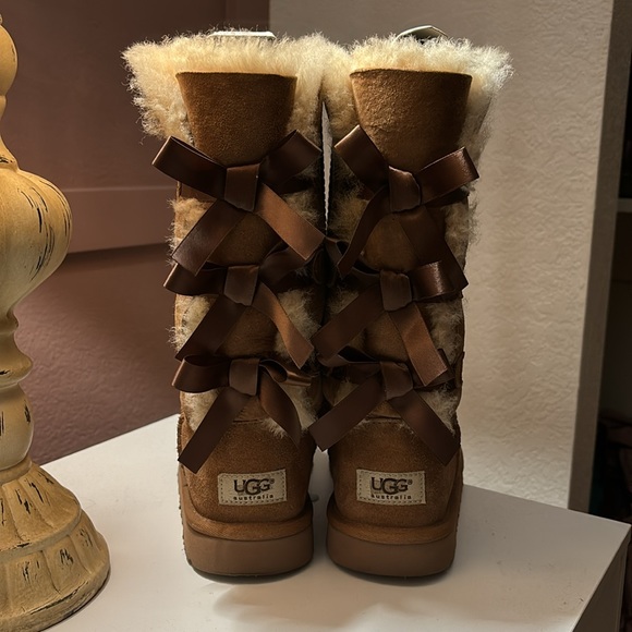 Chestnut Tall Uggs - Picture 3 of 4